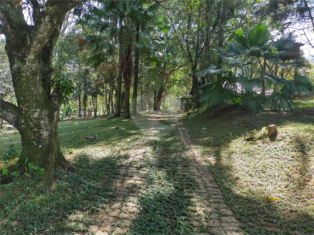 Terreno com 2 casas de 2 quartos e benfeitorias