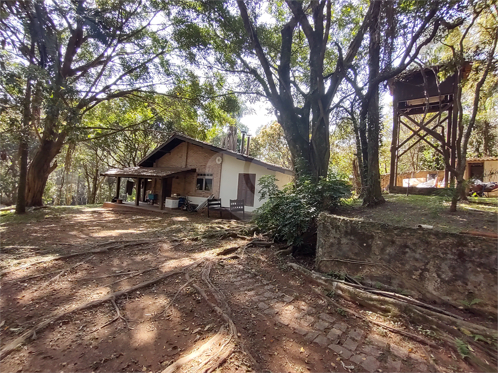 Terreno com 2 casas de 2 quartos e benfeitorias