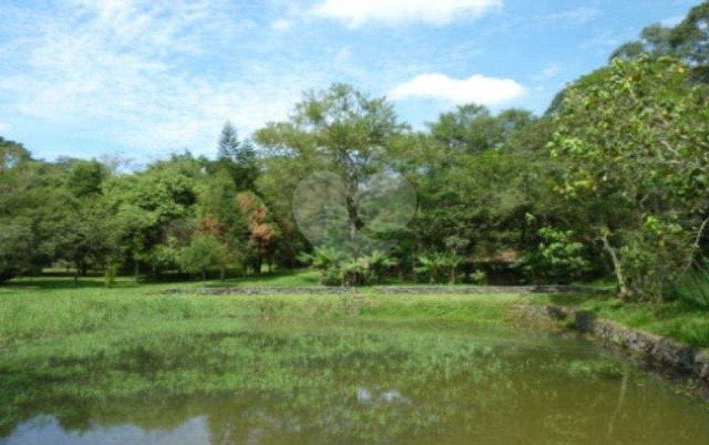 Terreno com 2 casas de 2 quartos e benfeitorias