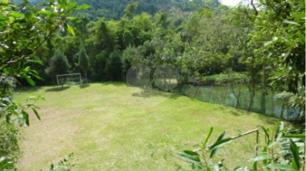 Terreno com 2 casas de 2 quartos e benfeitorias
