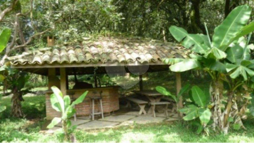 Terreno com 2 casas de 2 quartos e benfeitorias
