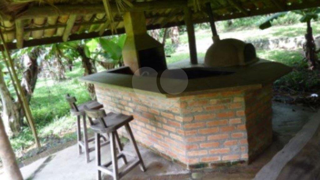Terreno com 2 casas de 2 quartos e benfeitorias