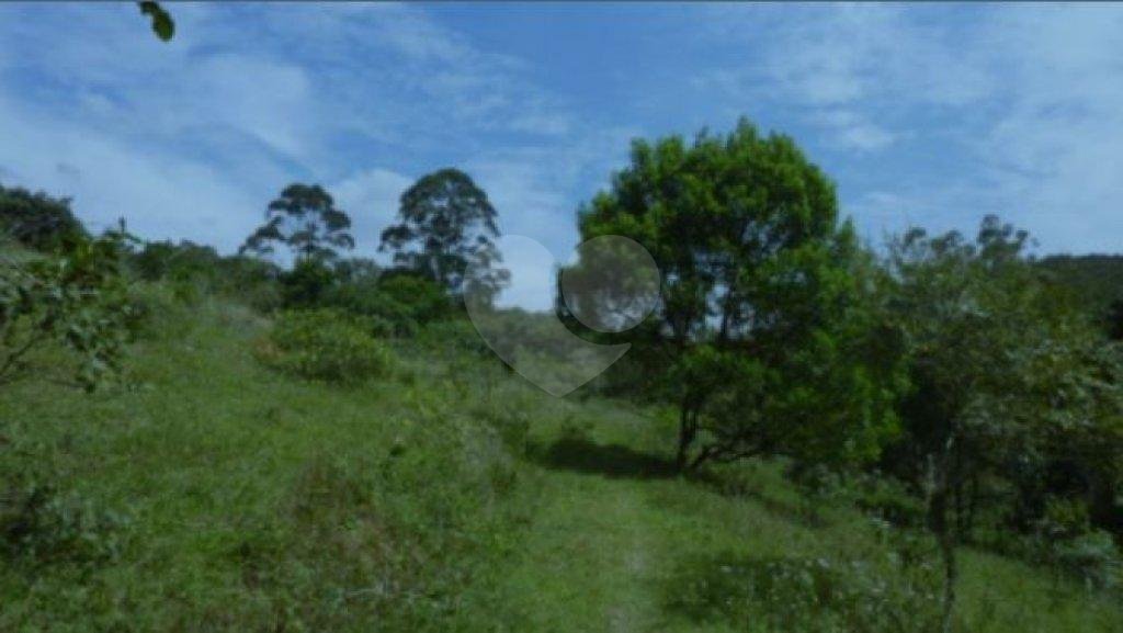 Terreno com 2 casas de 2 quartos e benfeitorias
