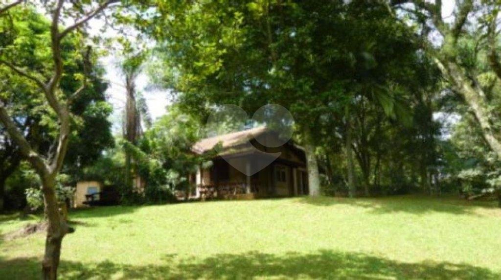 Terreno com 2 casas de 2 quartos e benfeitorias