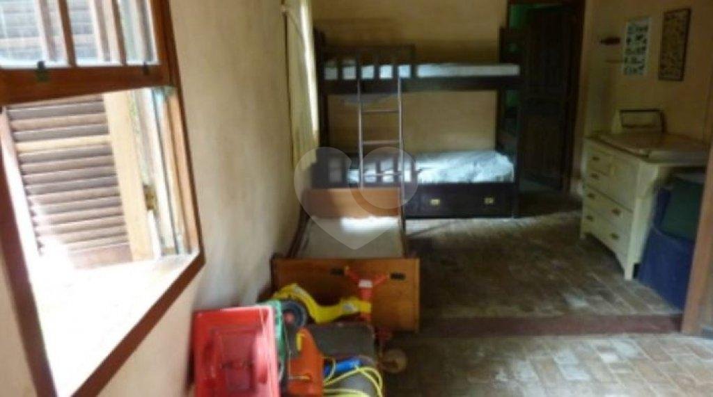 Terreno com 2 casas de 2 quartos e benfeitorias