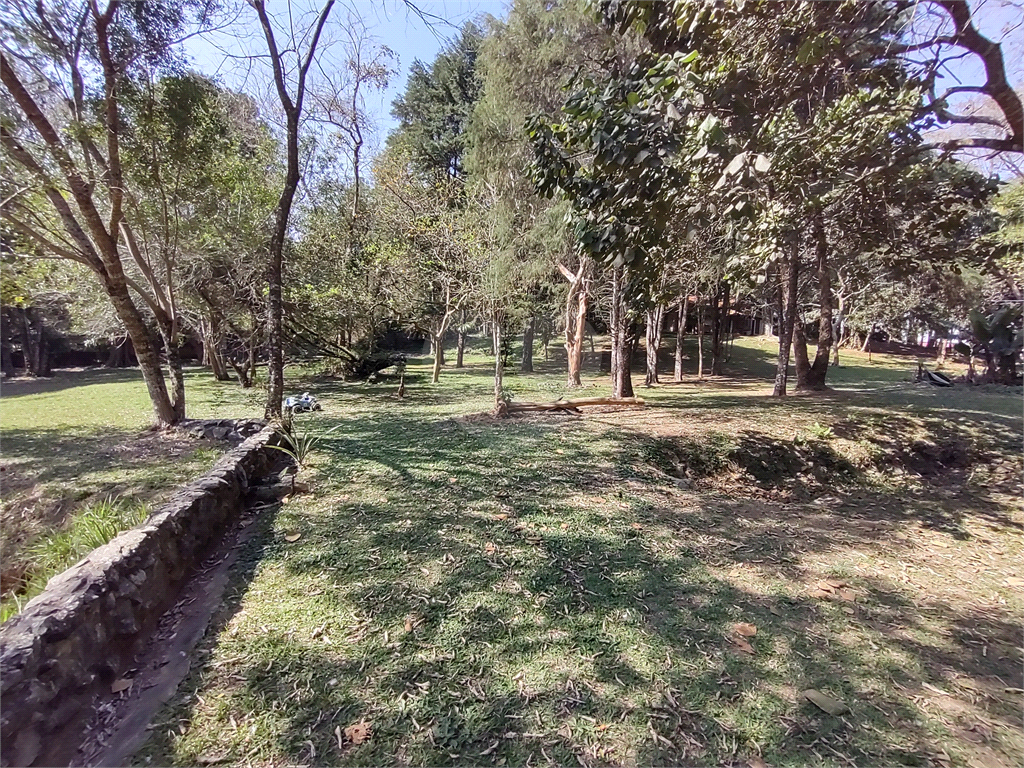 Terreno com 2 casas de 2 quartos e benfeitorias