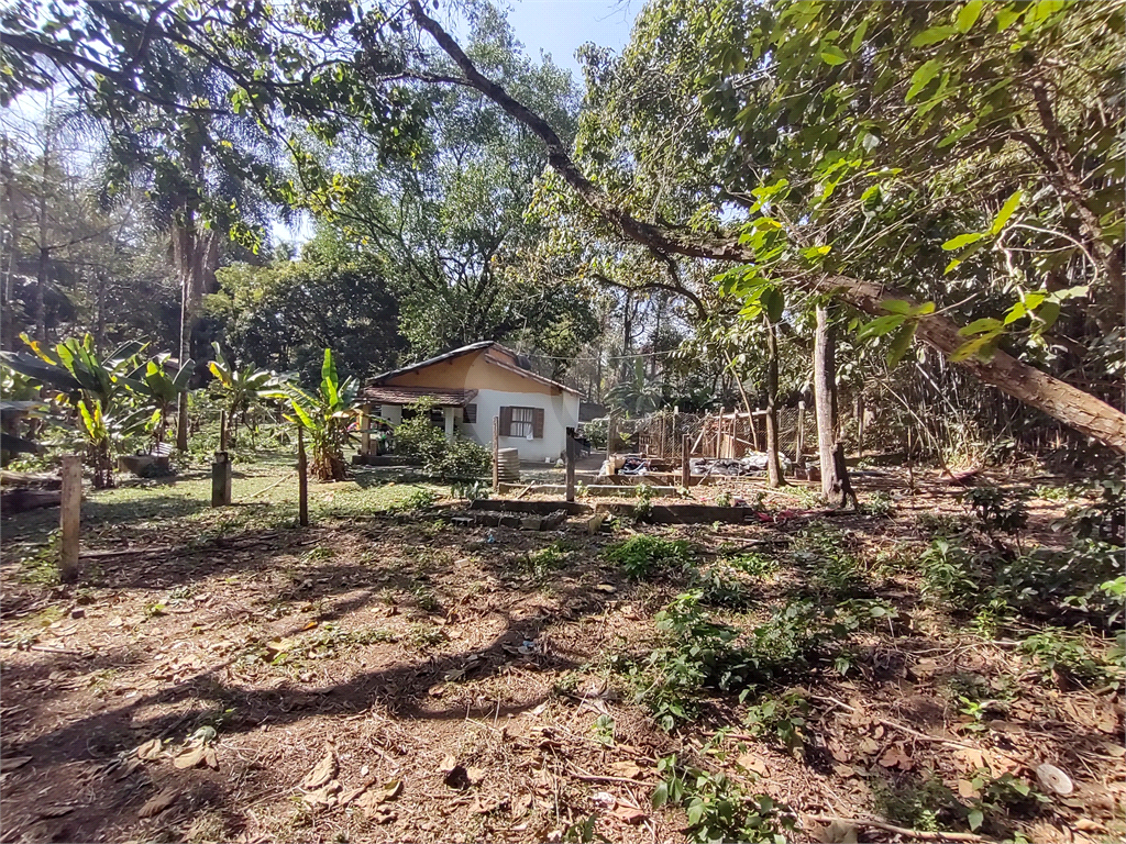 Terreno com 2 casas de 2 quartos e benfeitorias