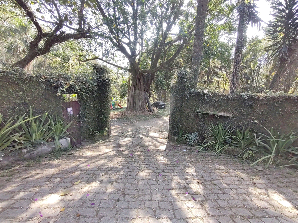 Terreno com 2 casas de 2 quartos e benfeitorias