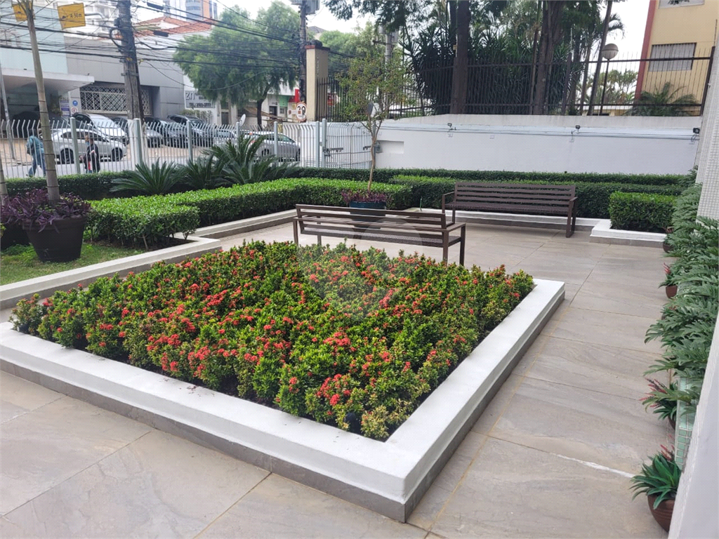Apartamento em Santana ao lado do Metrô. Precisa de modernização.