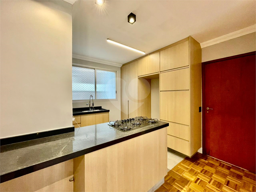 APARTAMENTO À VENDA REFORMADO COM 3 QUARTOS - 2 VAGAS EM PINHEIROS.