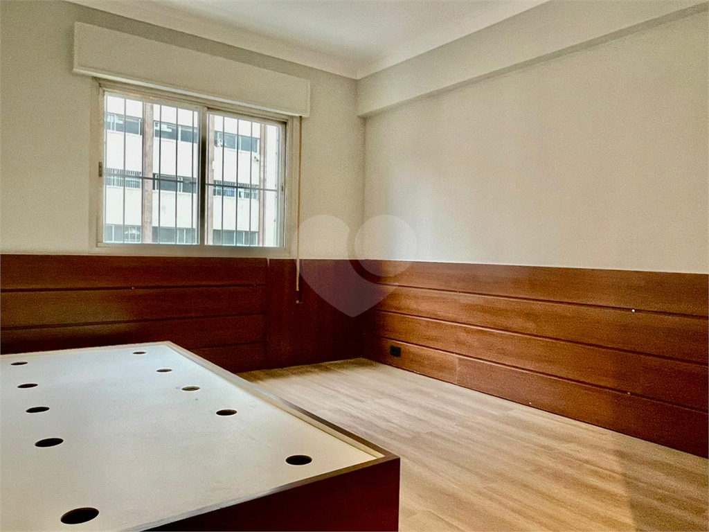 APARTAMENTO À VENDA REFORMADO COM 3 QUARTOS - 2 VAGAS EM PINHEIROS.