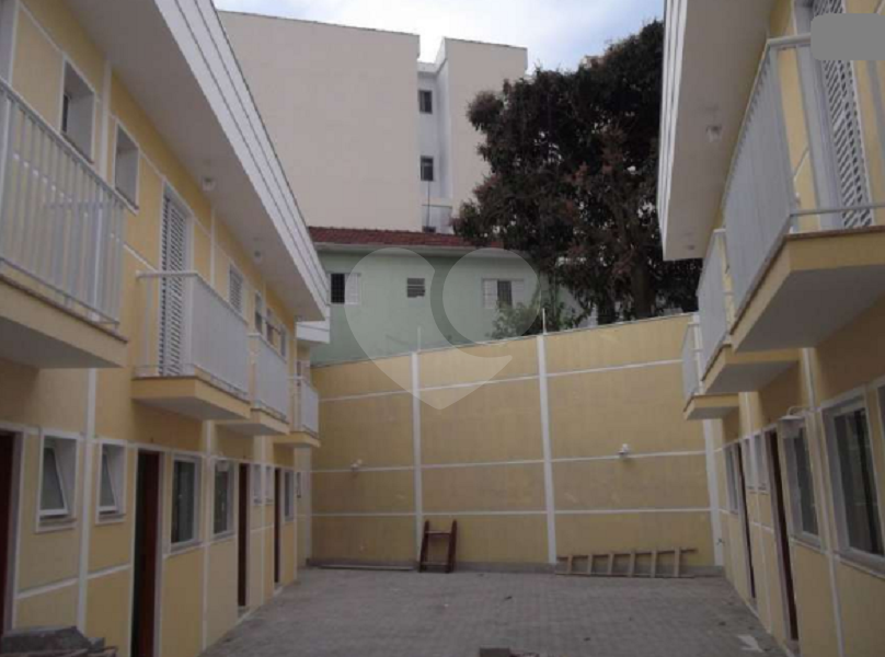 Sobrado em condomínio fechado na Vila Maria.