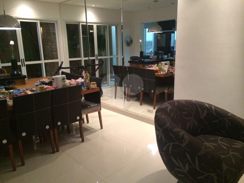 Sobrado em condomínio fechado no Horto Florestal