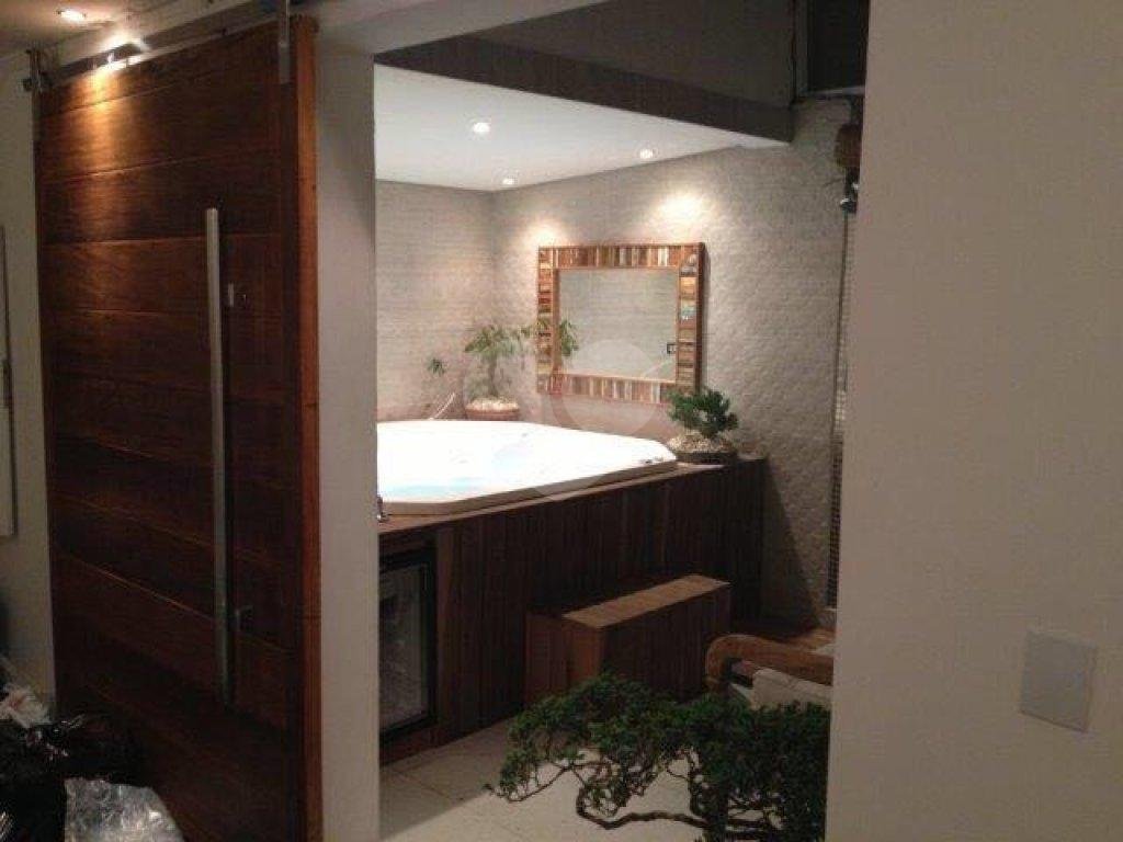 Sobrado em condomínio fechado no Horto Florestal