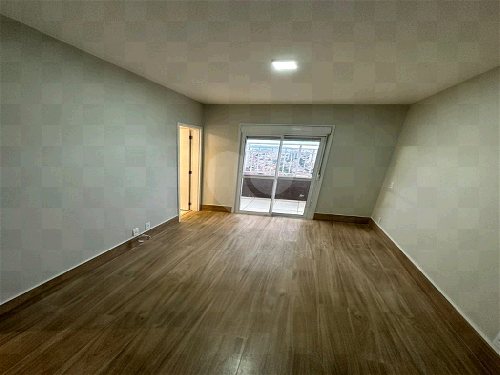 APARTAMENTO em VILA GUSTAVO