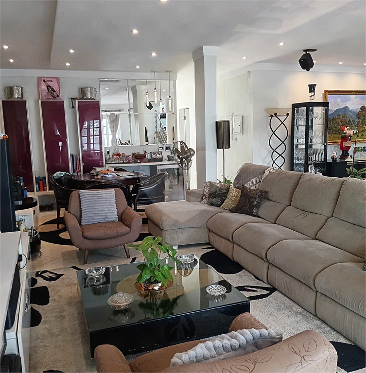 Sobrado a venda e locação no Tremembé