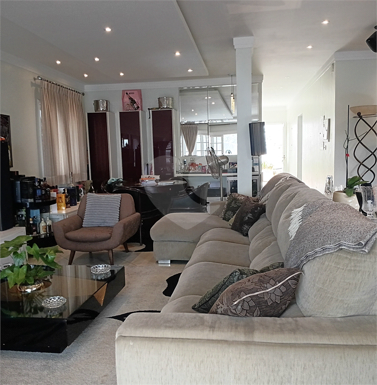 Sobrado a venda e locação no Tremembé