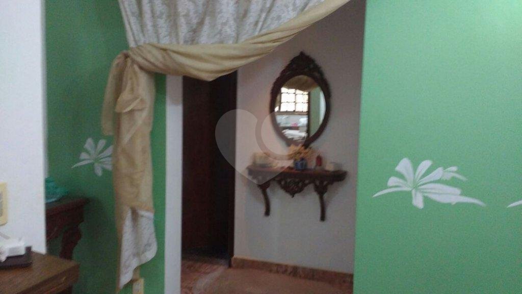 Casa com 3 quartos, várias vagas, dentro de um condomínio resort