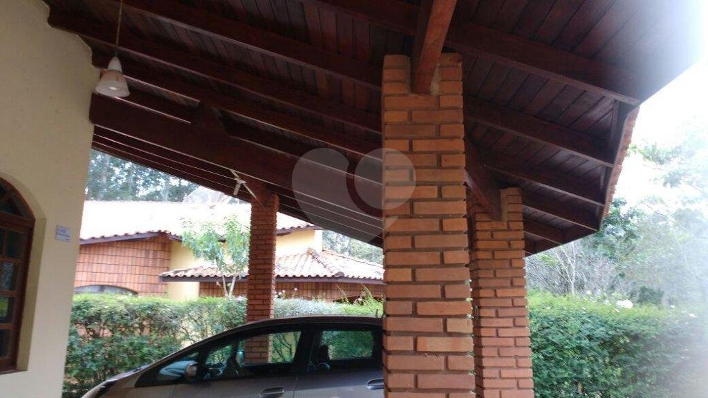 Casa com 3 quartos, várias vagas, dentro de um condomínio resort