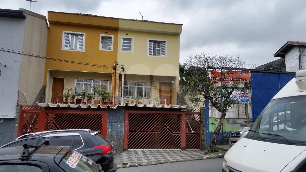 Sobrado à venda com 3 quartos, 250m² - Foto 1