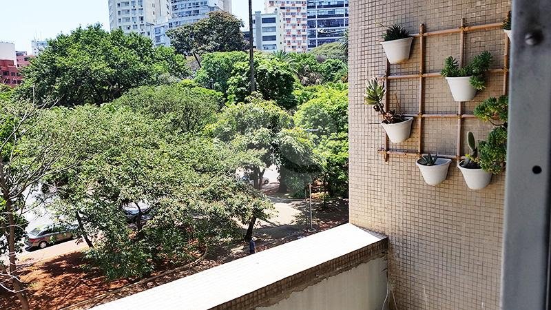 APARTAMENTO em CENTRO