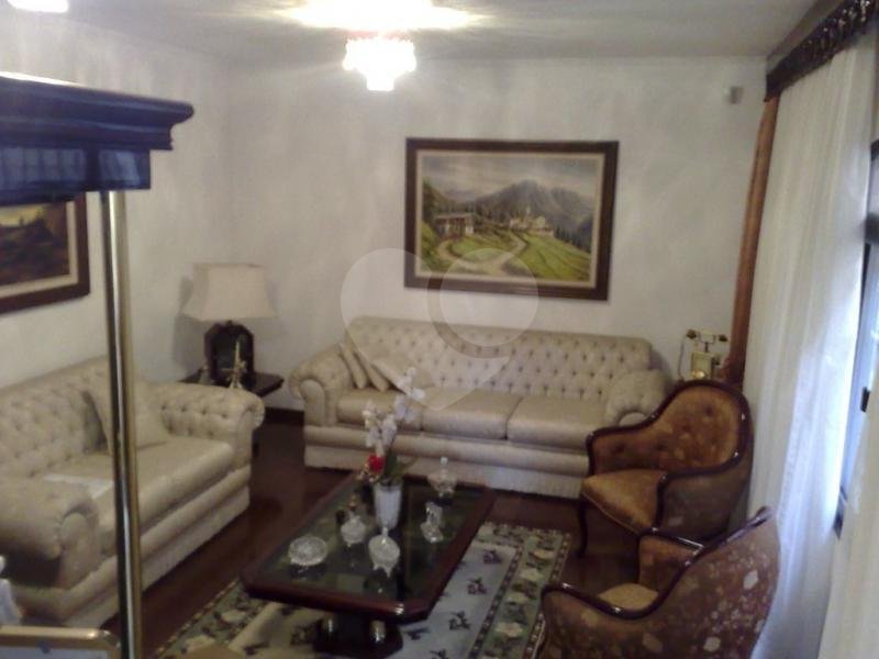 Sobrado à venda na Vila Leonor