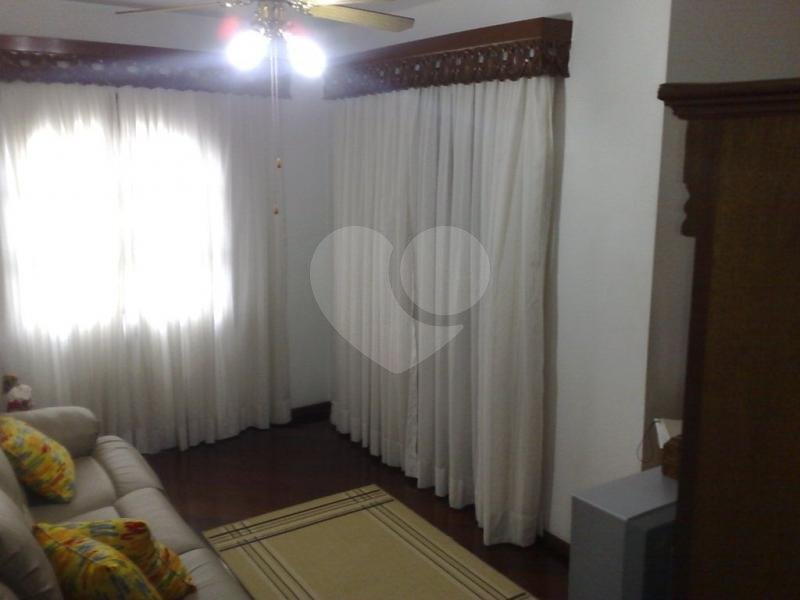 Sobrado à venda na Vila Leonor