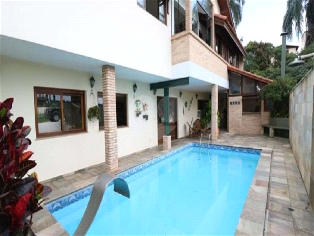 SOBRADO  A VENDA NO TREMEMBÉ - 4 DORMS (2 SUÍTES), PISCINA E 4 VAGAS DE GARAGEM