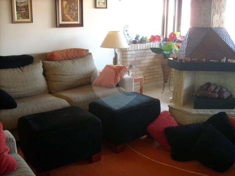 SOBRADO  A VENDA NO TREMEMBÉ - 4 DORMS (2 SUÍTES), PISCINA E 4 VAGAS DE GARAGEM
