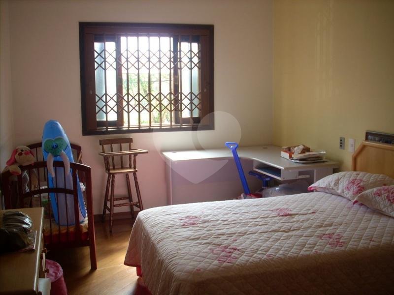SOBRADO  A VENDA NO TREMEMBÉ - 4 DORMS (2 SUÍTES), PISCINA E 4 VAGAS DE GARAGEM