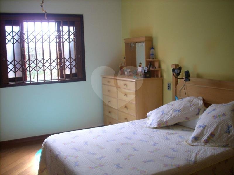 SOBRADO  A VENDA NO TREMEMBÉ - 4 DORMS (2 SUÍTES), PISCINA E 4 VAGAS DE GARAGEM