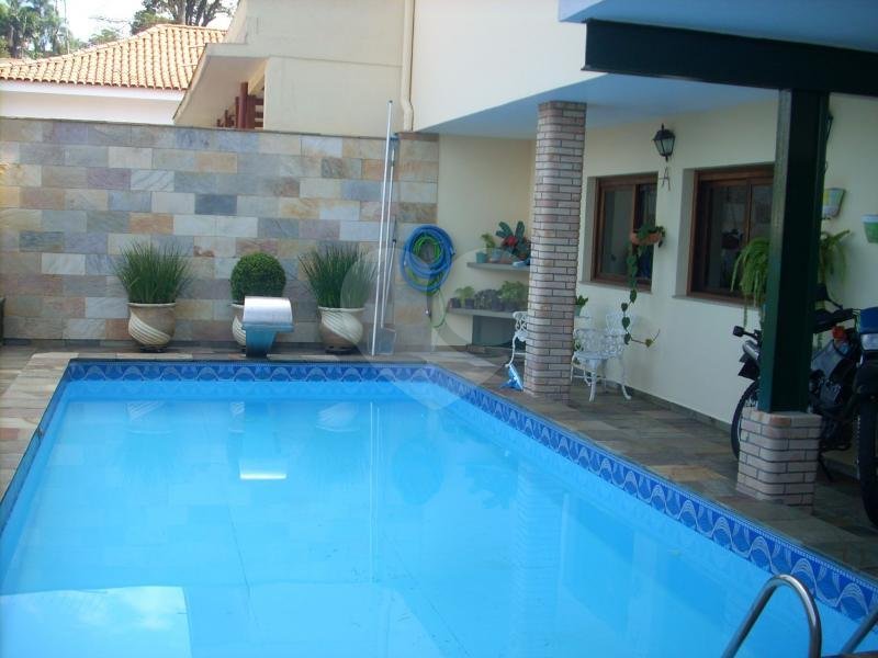 SOBRADO  A VENDA NO TREMEMBÉ - 4 DORMS (2 SUÍTES), PISCINA E 4 VAGAS DE GARAGEM