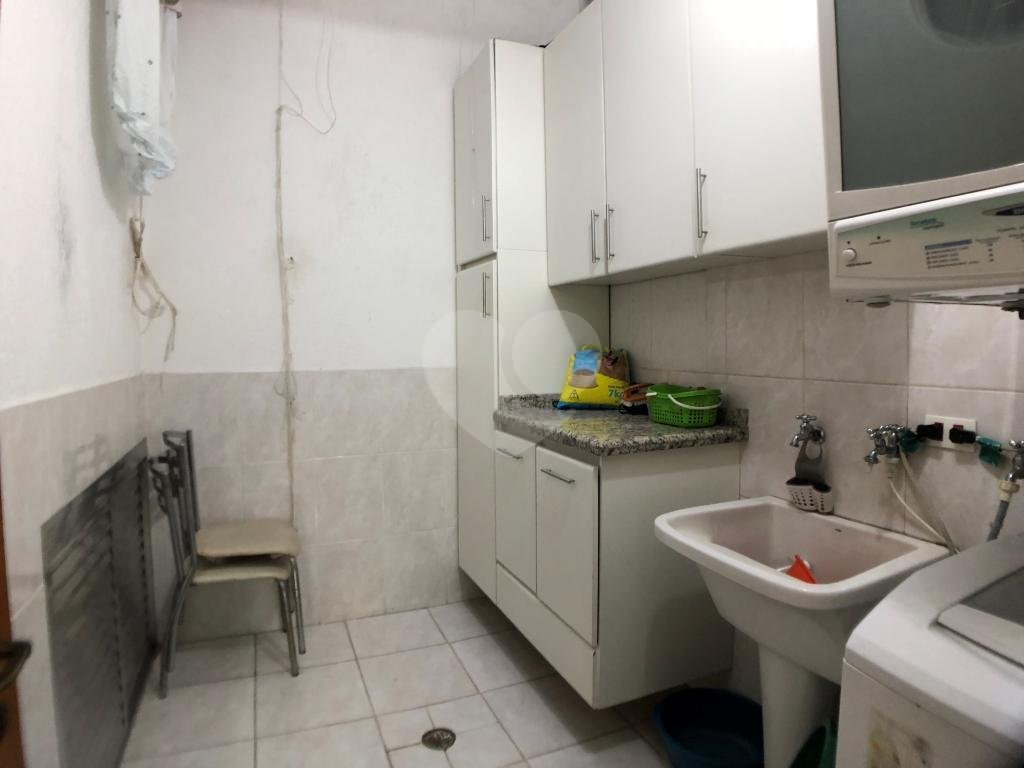 SOBRADO A VENDA NA ÁGUA FRIA. 3 SUÍTES COM ARMÁRIOS E 5 VAGAS DE GARAGEM