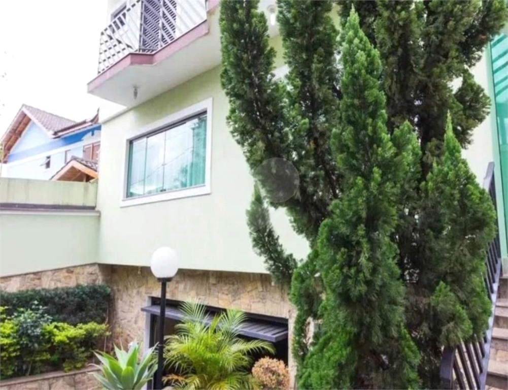 SOBRADO A VENDA NA ÁGUA FRIA. 3 SUÍTES COM ARMÁRIOS E 5 VAGAS DE GARAGEM