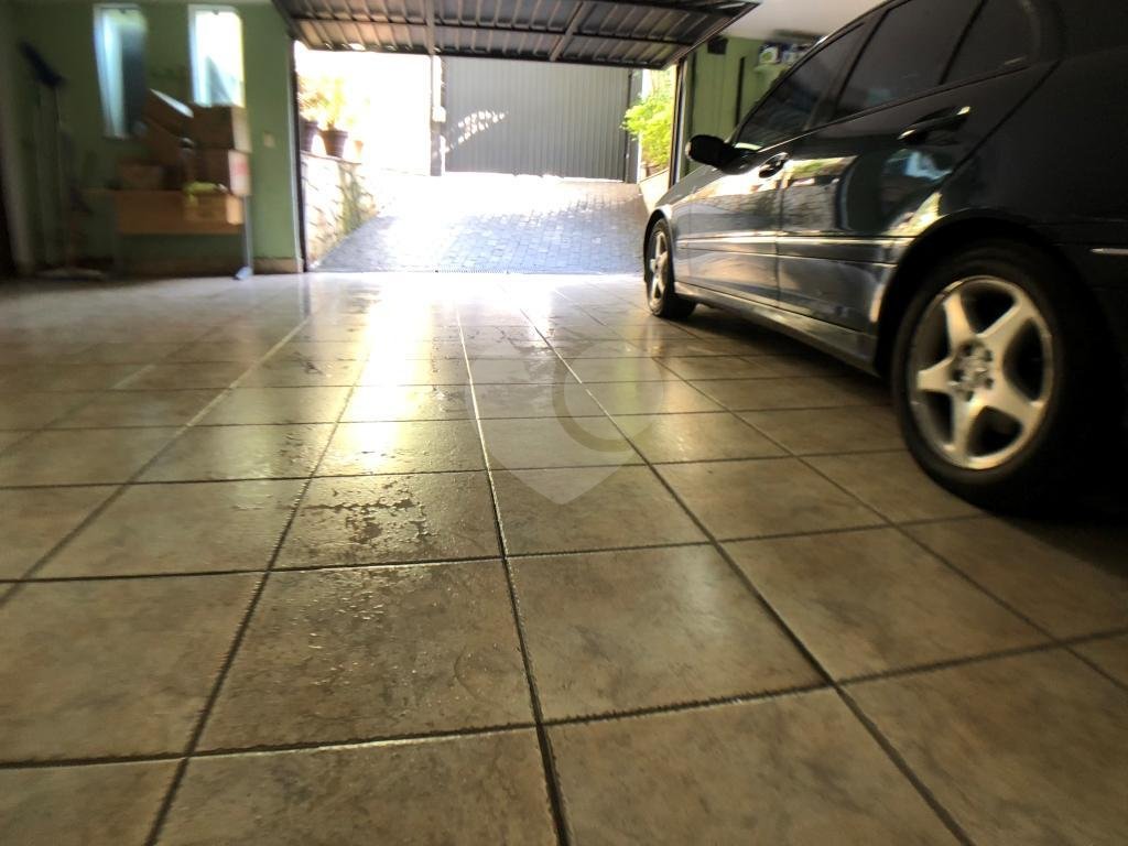 SOBRADO A VENDA NA ÁGUA FRIA. 3 SUÍTES COM ARMÁRIOS E 5 VAGAS DE GARAGEM