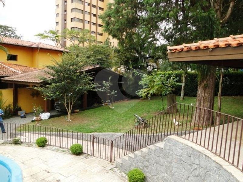 Casa à venda com 3 quartos, 500m² - Foto 1