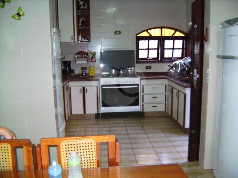 SOBRADO LINDO A VENDA NA VILA NIVI -PRÓX. AV. GUAPIRA - 3 DORMS (1 SUÍTE), CHURRASQUEIRA E 4 VAGAS