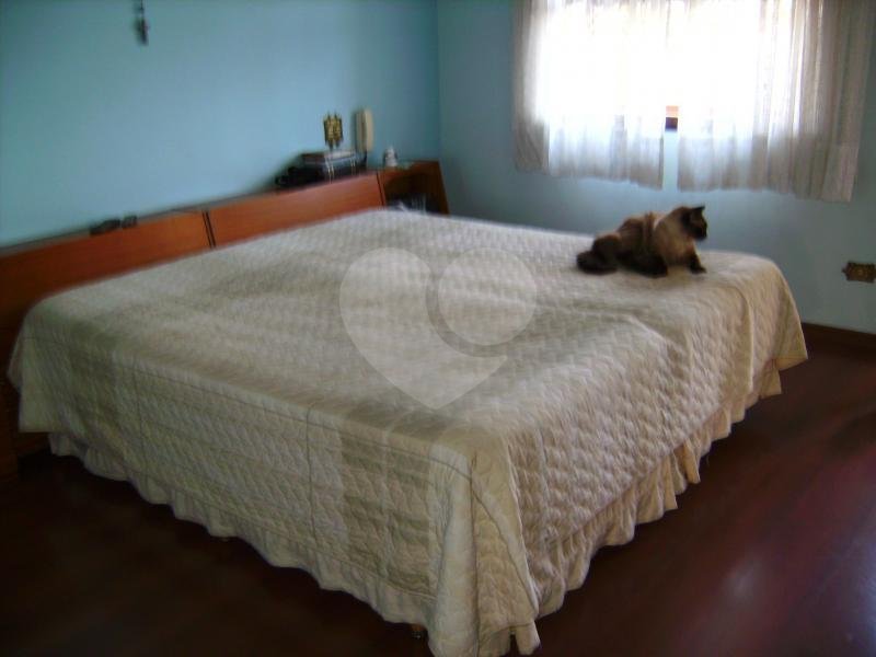 SOBRADO LINDO A VENDA NA VILA NIVI -PRÓX. AV. GUAPIRA - 3 DORMS (1 SUÍTE), CHURRASQUEIRA E 4 VAGAS