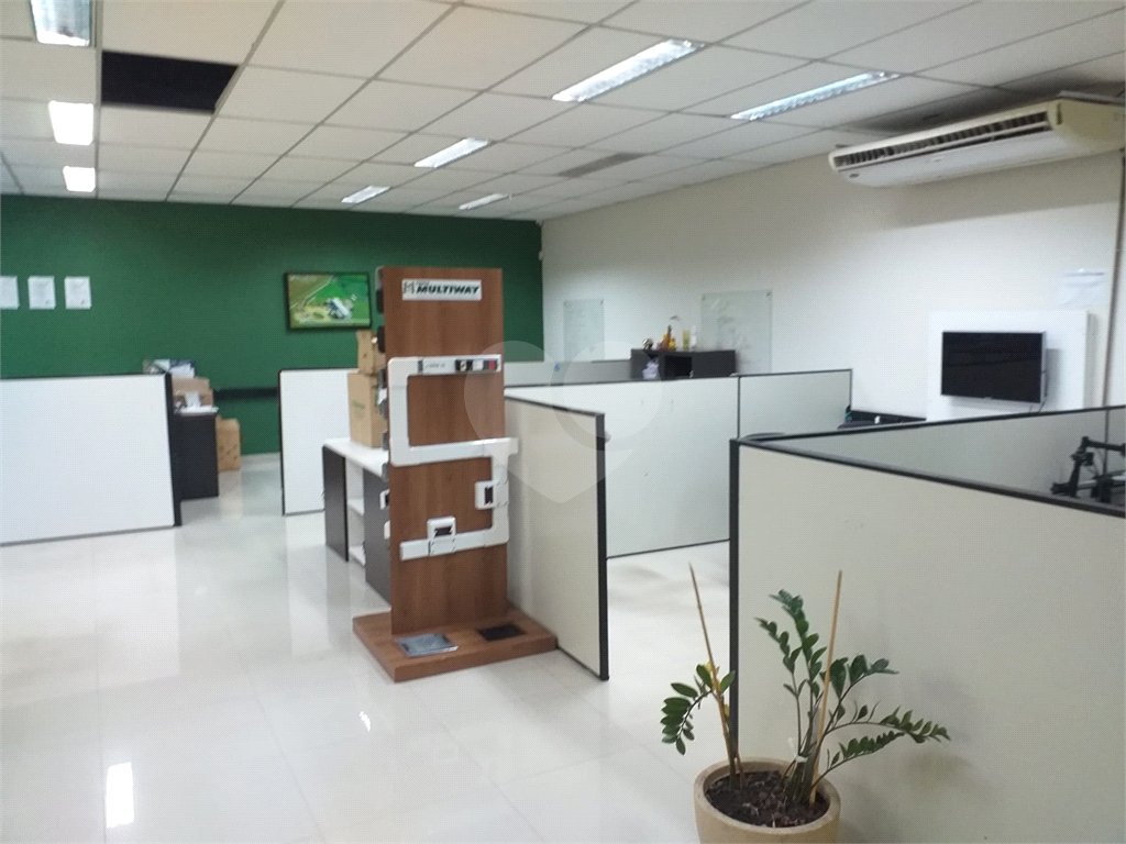 Prédio comercial a venda no Ipiranga próx metrô - 1050m2 de área útil - 8 vagas de garagem