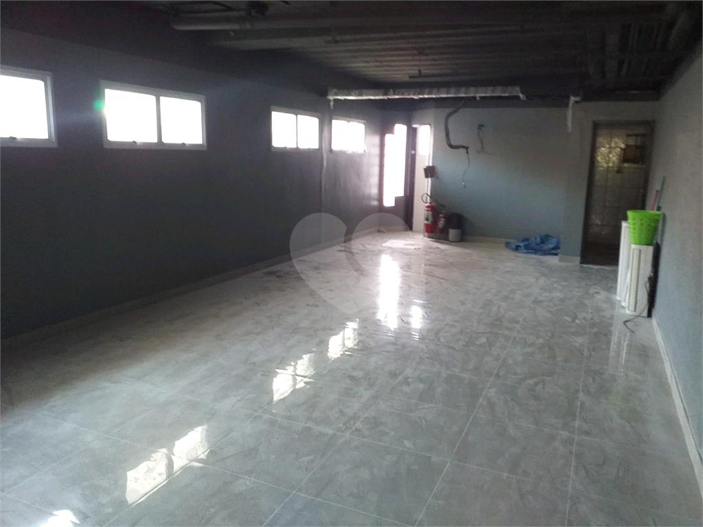 Prédio comercial a venda no Ipiranga próx metrô - 1050m2 de área útil - 8 vagas de garagem