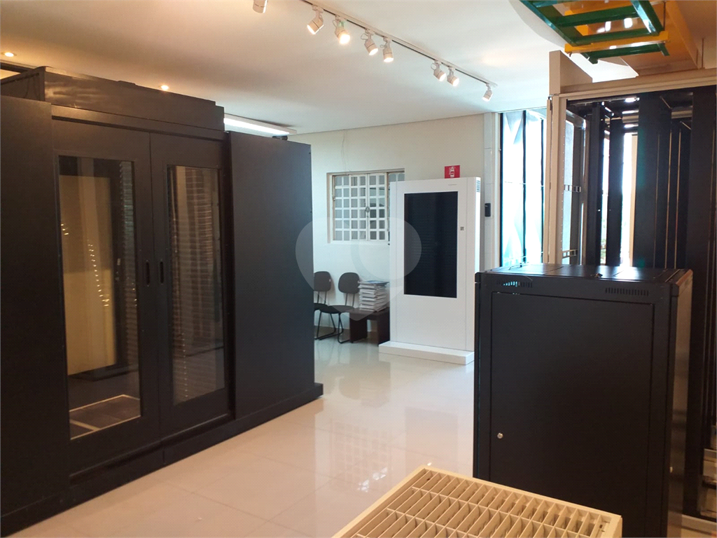Prédio comercial a venda no Ipiranga próx metrô - 1050m2 de área útil - 8 vagas de garagem