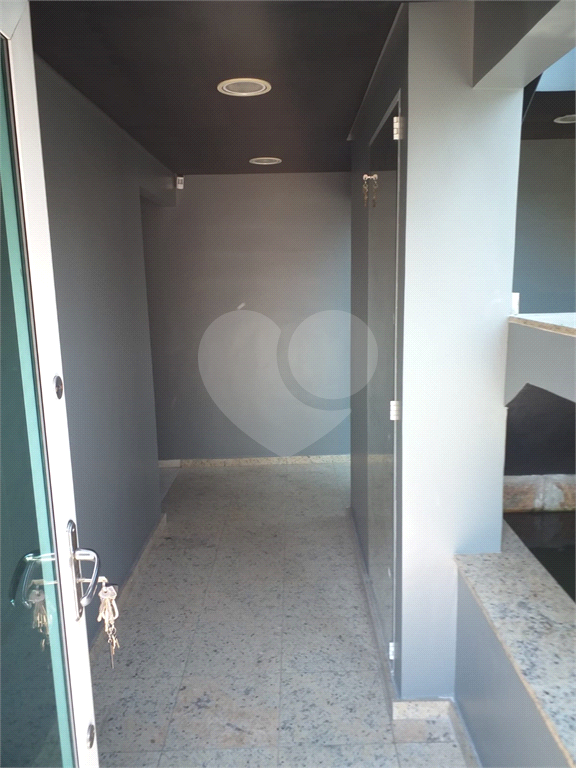 Prédio comercial a venda no Ipiranga próx metrô - 1050m2 de área útil - 8 vagas de garagem