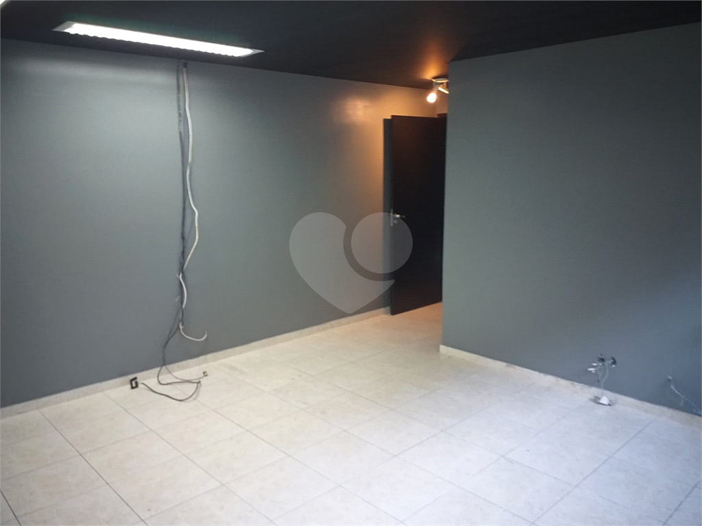 Prédio comercial a venda no Ipiranga próx metrô - 1050m2 de área útil - 8 vagas de garagem