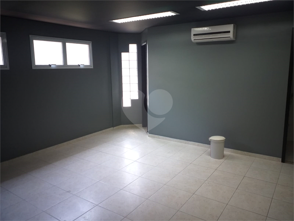 Prédio comercial a venda no Ipiranga próx metrô - 1050m2 de área útil - 8 vagas de garagem