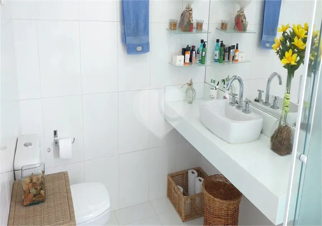 SOBRADO MOBILIADO DE 199,0 M² COM 02 SUITES, 04 VAGAS E PISCINA PARA VENDA NO JARDIM VIRGINIA BIANCA