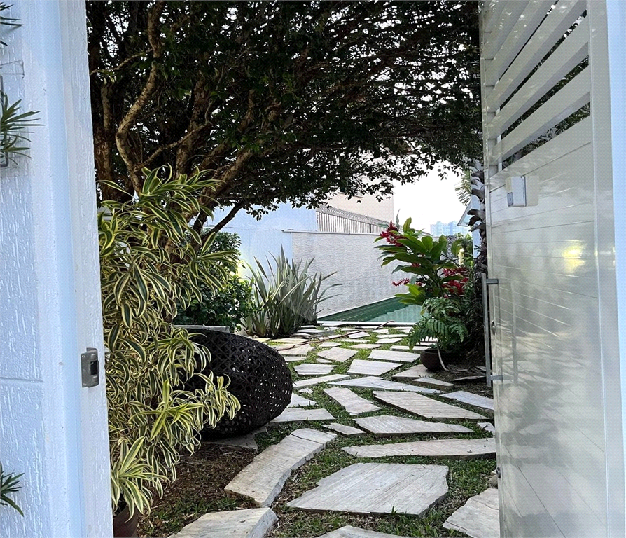 SOBRADO MOBILIADO DE 199,0 M² COM 02 SUITES, 04 VAGAS E PISCINA PARA VENDA NO JARDIM VIRGINIA BIANCA