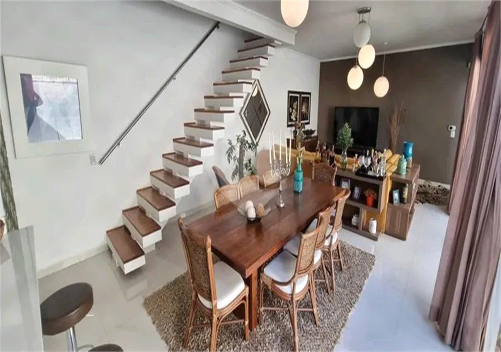 SOBRADO MOBILIADO DE 199,0 M² COM 02 SUITES, 04 VAGAS E PISCINA PARA VENDA NO JARDIM VIRGINIA BIANCA