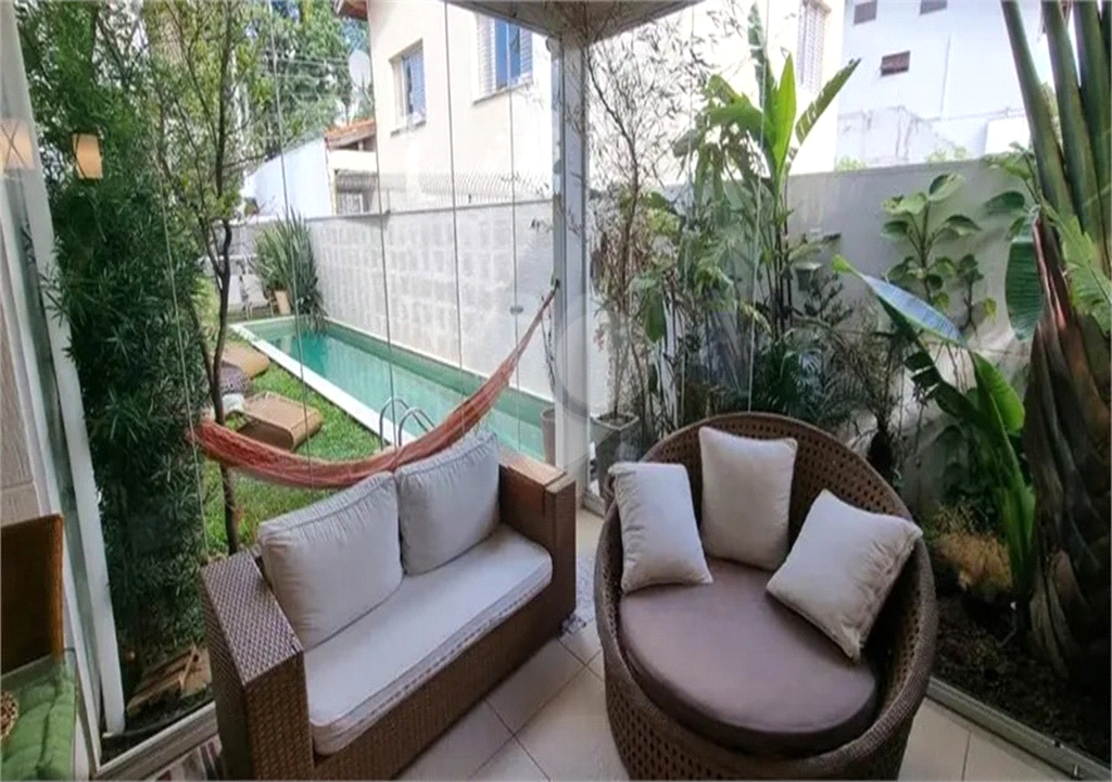 SOBRADO MOBILIADO DE 199,0 M² COM 02 SUITES, 04 VAGAS E PISCINA PARA VENDA NO JARDIM VIRGINIA BIANCA