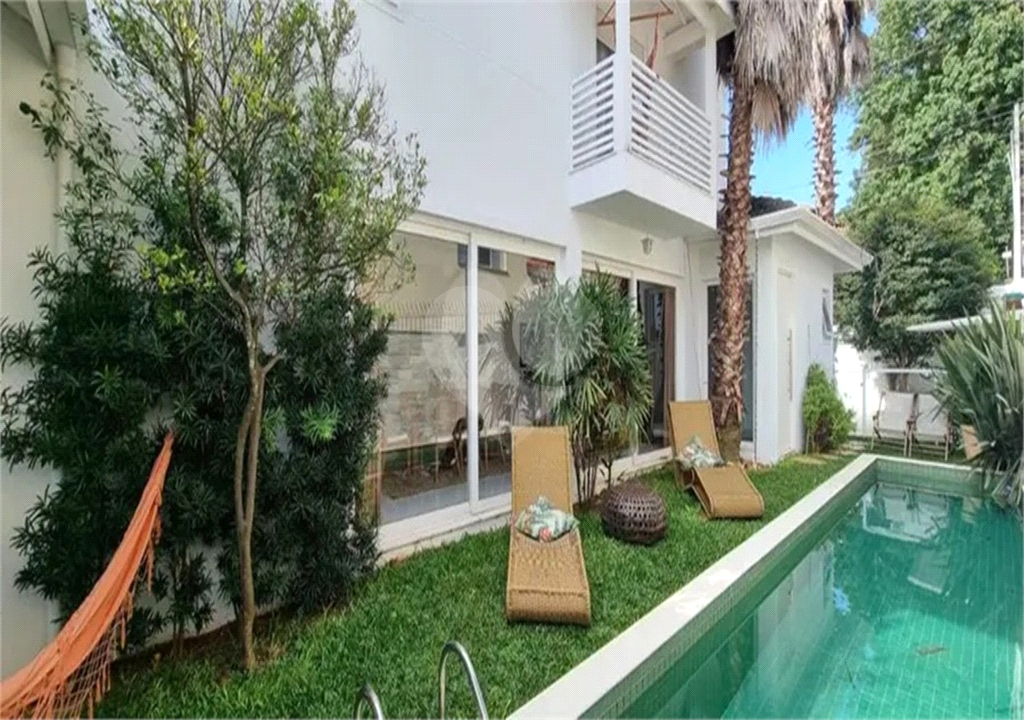 SOBRADO MOBILIADO DE 199,0 M² COM 02 SUITES, 04 VAGAS E PISCINA PARA VENDA NO JARDIM VIRGINIA BIANCA