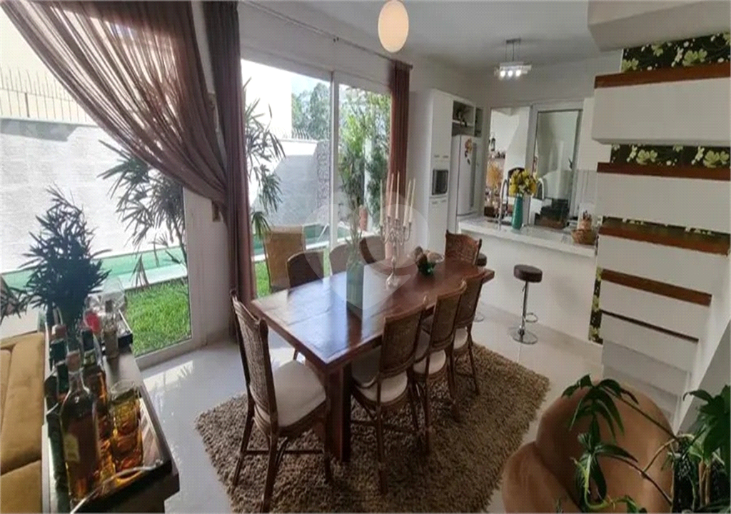 SOBRADO MOBILIADO DE 199,0 M² COM 02 SUITES, 04 VAGAS E PISCINA PARA VENDA NO JARDIM VIRGINIA BIANCA